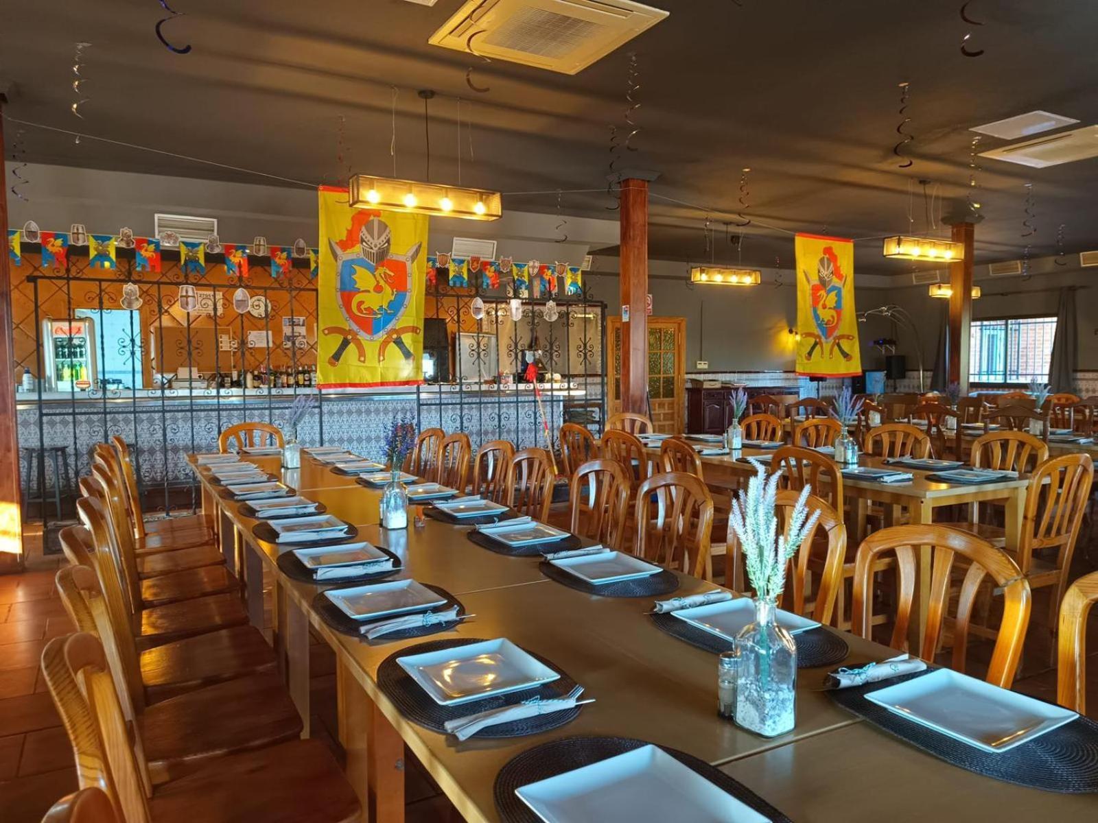 Hostal San Martín de Montalbán מראה חיצוני תמונה